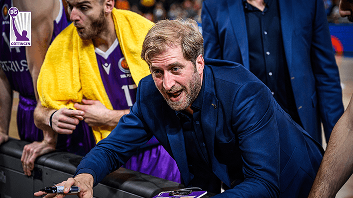 Die BG Göttingen ist in der ersten Runde des BBL Pokals seiner Favoritenrolle gerecht geworden und sein Auswärtsspiel bei Zweitligist Phoenix Hagen mit 83:80 gewonnen. In einer dramatischen Schlussphase behalten die Veilchen an der Freiwurflinie die Nerven. Im Achtelfinale treffen die Niedersachsen, die in Demajeo Wiggins (23 Punkte) auch den Topscorer des Nachmittags stellen, auf die FIT/One Würzburg Baskets.