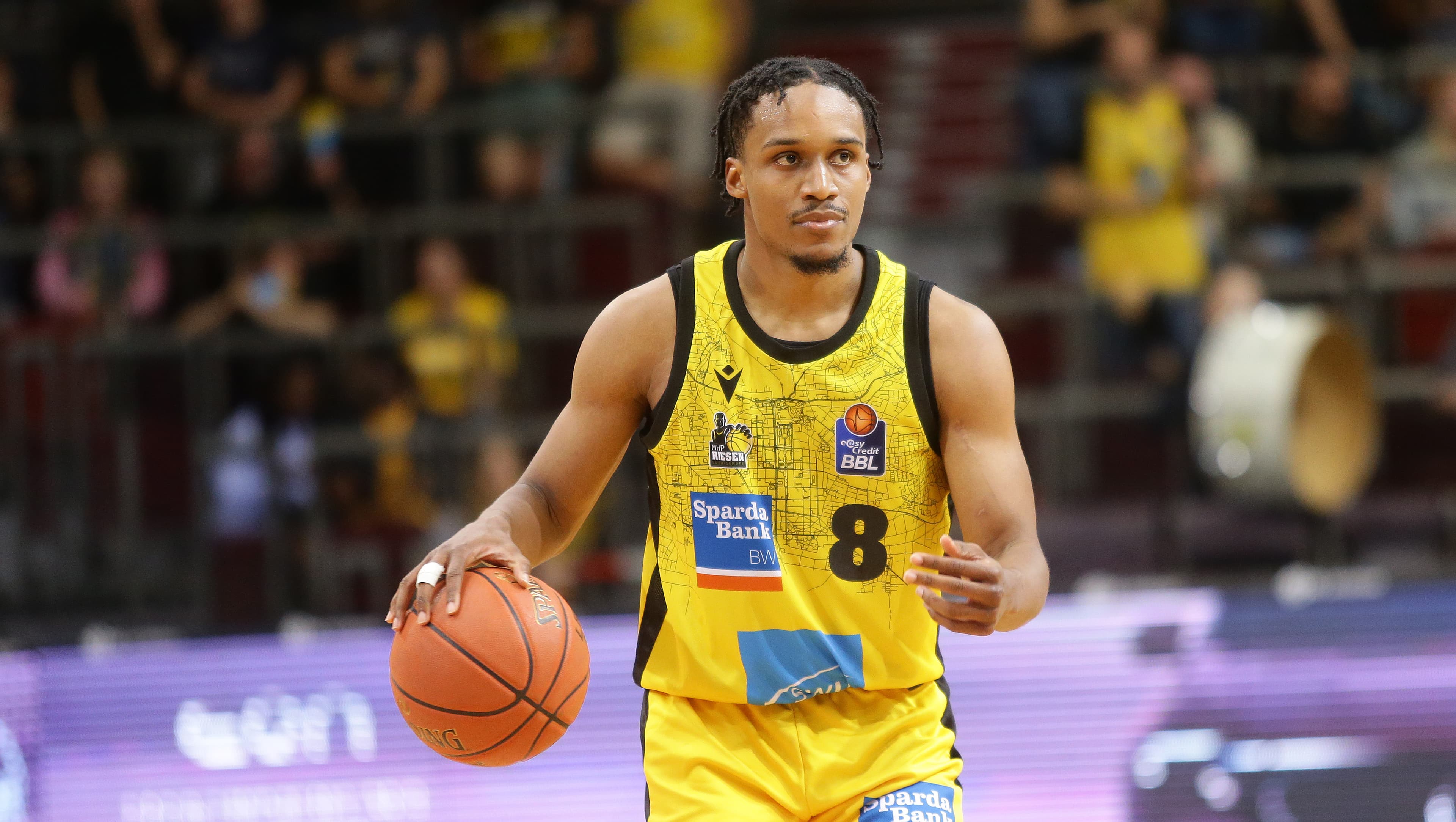 James Woodard wechselt von den MHP RIESEN Ludwigsburg zu den Veolia Towers Hamburg. Bereits 2019/20 lief der US-Amerikaner unter Head Coach Raoul Korner auf und avancierte in der Zeit zum Topscorer. Bei den Hanseaten unterschreibt der 28-jährige Guard einen Vertrag bis 2023.