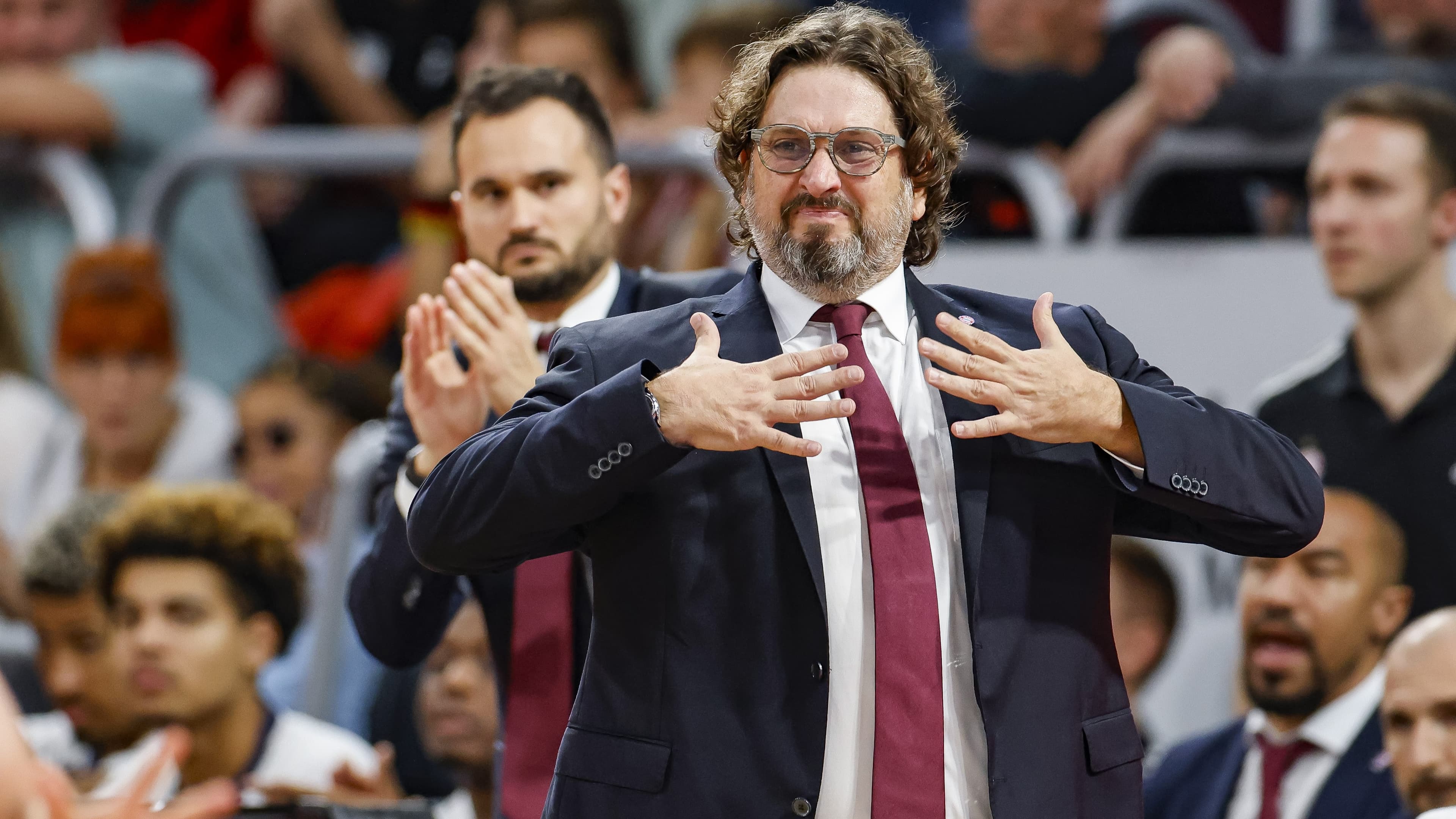 Beim FC Bayern München geht es traditionell um Titel, sowohl in der Fußball- als auch in der Basketballabteilung. Nach zwei äußerst erfolgreichen Spielzeiten in Europas Königsklasse soll nun national wieder Edelmetall her, denn Zweiter zu werden ist nicht der Anspruch der Münchner.