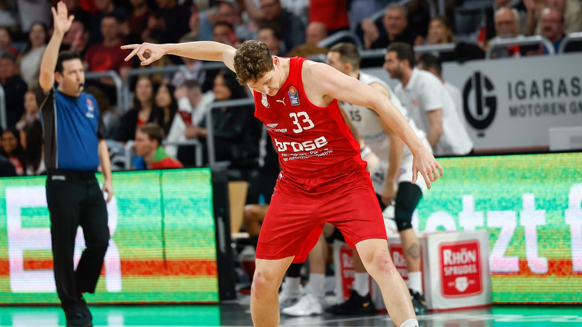 Brose Bamberg behauptet durch einen 95:83-Heimsieg gegen die NINERS Chemnitz den achten Tabellenplatz. Derweil kassieren die Sachsen ihre sechste Niederlage nacheinander. Schlüssel zum Bamberger Erfolg sind eine starke zweite Hälfte und eine gute Leistung des deutschen Trios Patrick Heckmann, Christian Sengfelder und Kevin Wohlrarth. Die Bamberger haben damit drei der vier Duelle gegen Chemnitz in dieser Saison, zwei im FIBA Europe Cup, für sich entschieden.