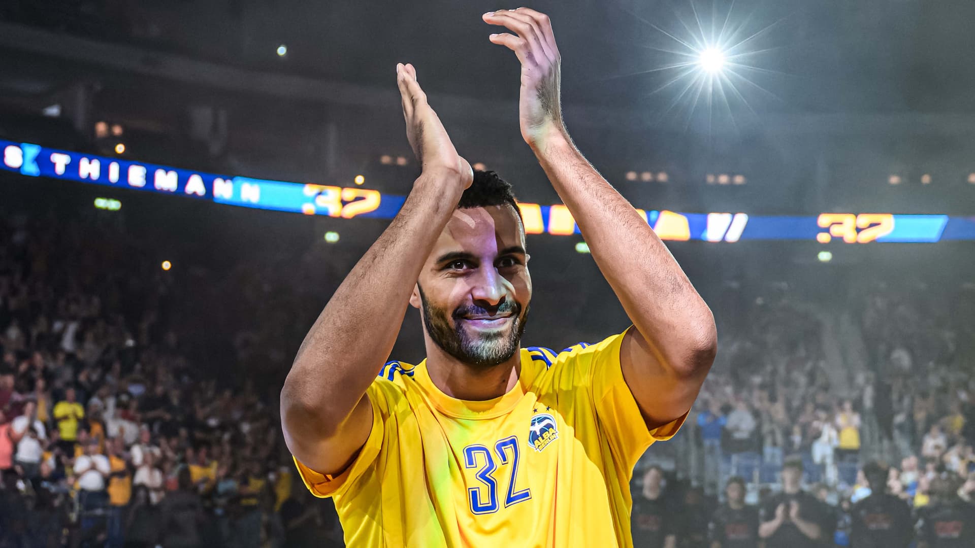 Nach sechs Saisons, 359 Spielen und fünf Titelgewinnen im ALBA-Trikot verlässt Johannes Thiemann die Albatrosse. Der 30 Jahre alte Big Man sucht nach Ablauf seines Vertrags eine neue Herausforderung und wird die Berliner in der kommenden Saison nicht mehr als Kapitän aufs Parkett führen. 