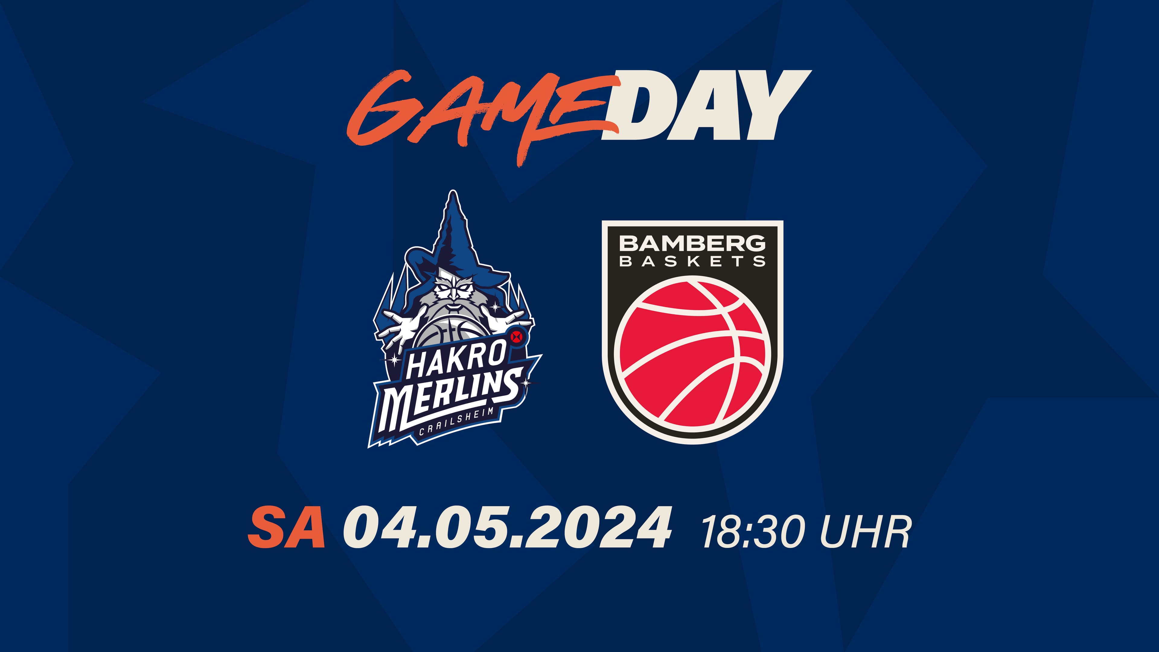 Die HAKRO Merlins Crailsheim stehen im Abstiegskampf unter Zugzwang. Verliert der Tabellenvorletzte sein Heimspiel gegen die Bamberg Baskets und gewinnen gleichzeitig der SYNTAINICS MBC, die ROSTOCK SEAWOLVES und die MLP Academics Heidelberg, dann stehen die Zauberer als Absteiger fest. Doch auch für Bamberg geht es um einiges: Verlieren die Oberfranken ihr Auswärtsspiel in Crailsheim und bezwingen gleichzeitig die Veolia Towers Hamburg die NINERS Chemnitz, ist der Playoff-Traum geplatzt, dann können sich die Bamberger nicht mehr für die Play-Ins qualifizieren.