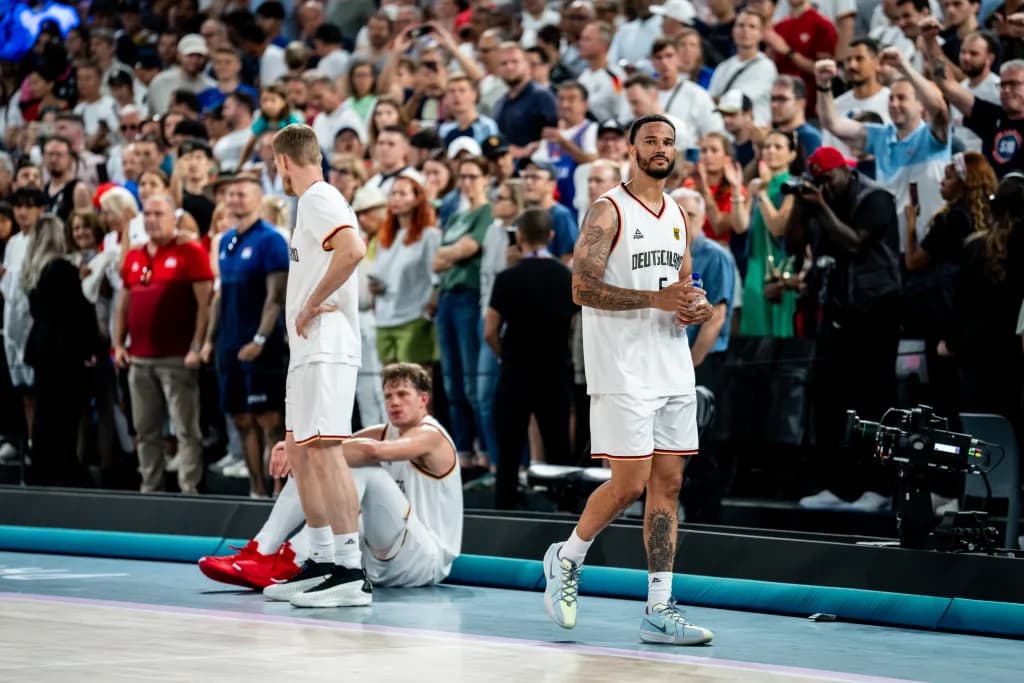 Und was traue ich den anderen Teams zu? Puerto Rico setzte sich beim Qualifikationsturnier gegen starke Konkurrenz durch. Aber dieser Erfolg gelang mit der enthusiastischen Unterstützung der heimischen Fans. In den Vorbereitungsspielen in Europa wirkten die Mittelamerikaner defensiv zu schwach, um für Überraschungen sorgen zu können. Gegen Japan und Brasilien muss die deutsche Mannschaft in der Gruppenphase Pflichtsiege einfahren. Die unorthodoxen Japaner sollte man trotz des Vorbereitungssieges nicht unterschätzen, und Brasilien (mit vier Ex-Ulmern im Kader) hat seit der erfolgreichen Qualifikation in Lettland nicht mehr gespielt. Südsudan hätte in der Vorbereitung beinahe die USA besiegt. Wenn die Afrikaner in der Gruppe C ihre geringe Chance auf ein Weiterkommen nutzen wollen, müssen sie Puerto Rico zum Auftakt schlagen. Spanien und Griechenland treffen in der starken Gruppe A auf Kanada und Australien. Die beiden europäischen Teams haben auf jeden Fall das Format, um die leicht favorisierten Mannschaften aus Übersee ins Wanken zu bringen.