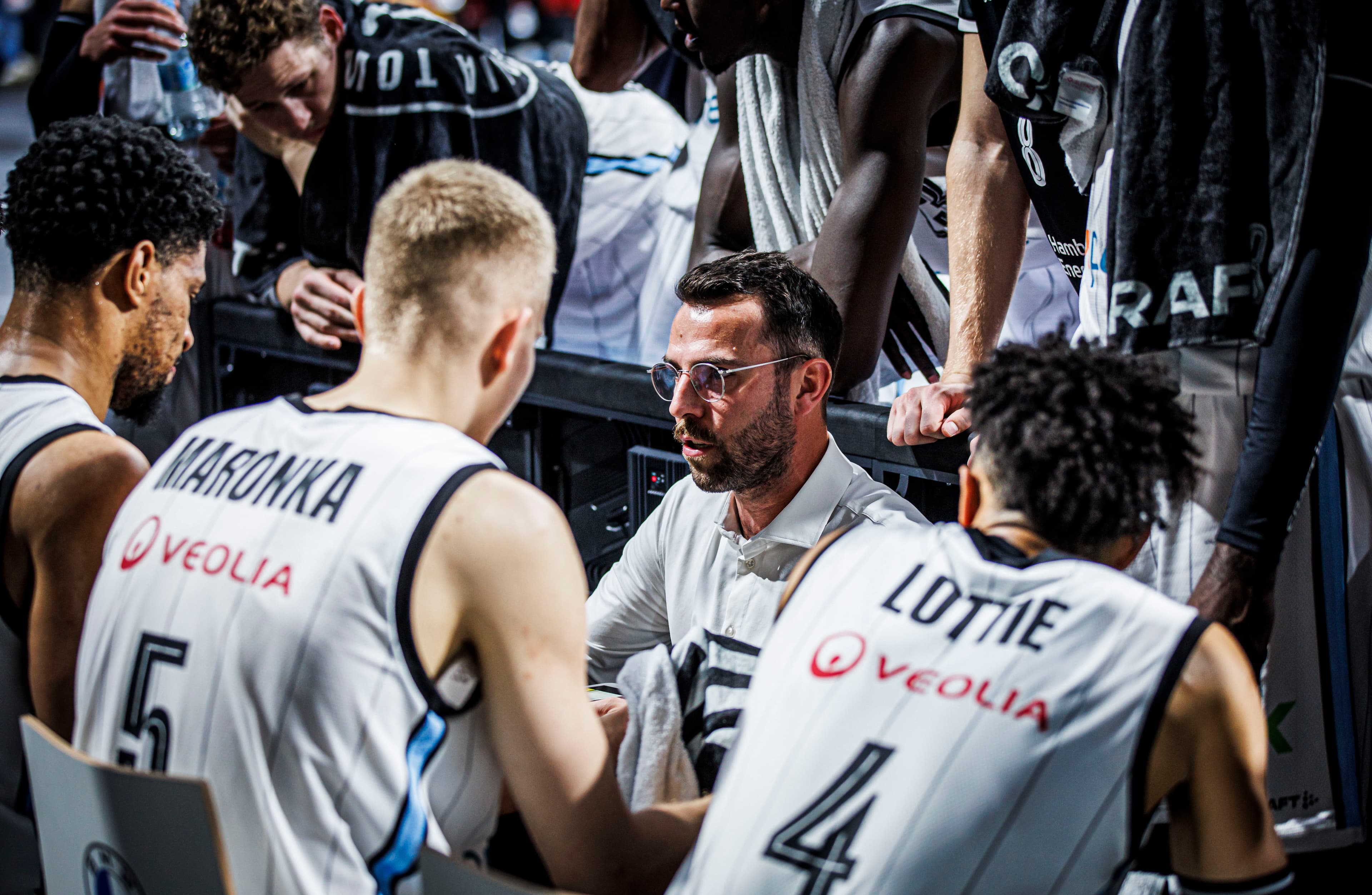 Am Mittwoch runden die Gastspiele von Hamburg in Valencia und Chemnitz in Tortona die Spieltage im BKT EuroCup und in der Basketball Champions League ab. Die Bamberg Baskets eröffnen mit einem Heimspiel gegen Dinamo Bukarest ihre erste Saison in der neuen European North Basketball League (ENBL).