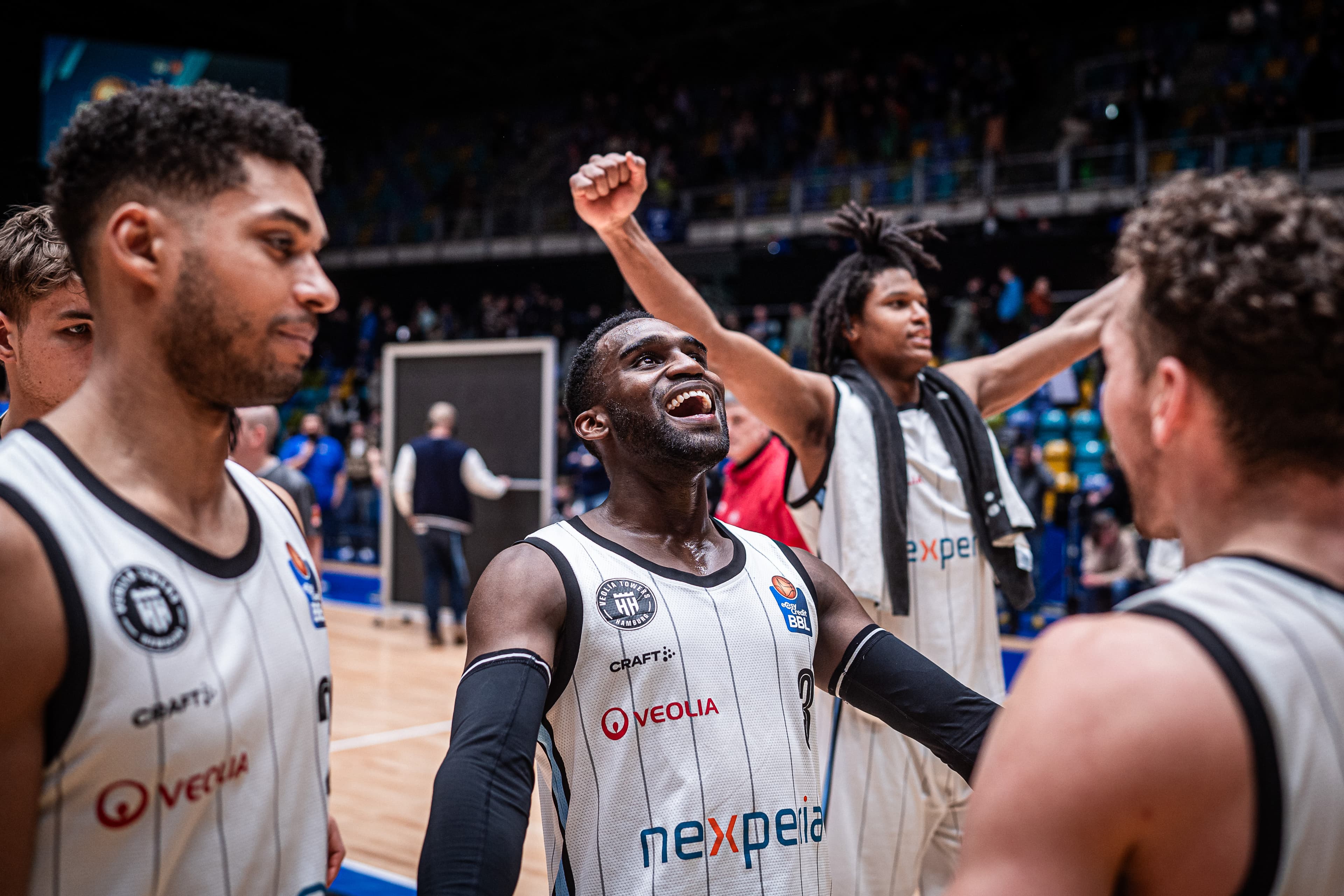 Veolia Towers Hamburg earned an important victory as they battle to reach the play-ins by knocking off SKYLINERS 84-78 in overtime on the road. The game was tight throughout but Hamburg got 18 points from Brae Ivey and 17 from Johnathan Stove to improve to 9-11. It was Hamburg's third road win of the season and first since January 6. Frankfurt have now lost two straight for a 5-14 record as Malik Parsons' 15 points were not enough. 