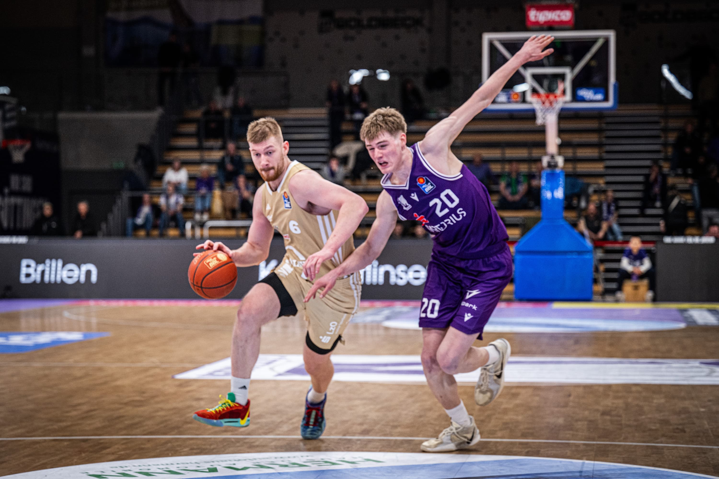 RASTA Vechta macht im Rückspiel gegen die BG Göttingen kurzen Prozess und entscheidet das Spiel bereits zur Halbzeit. Damit liegen die Niedersachsen weiterhin auf Rang und gut auf Playoffkurs. Göttingen ist zu keiner Zeit auf Augenhöhe mit den Gästen und liefert mit 65 Punkten eine der schlechtesten Offensivleistungen der Saison.