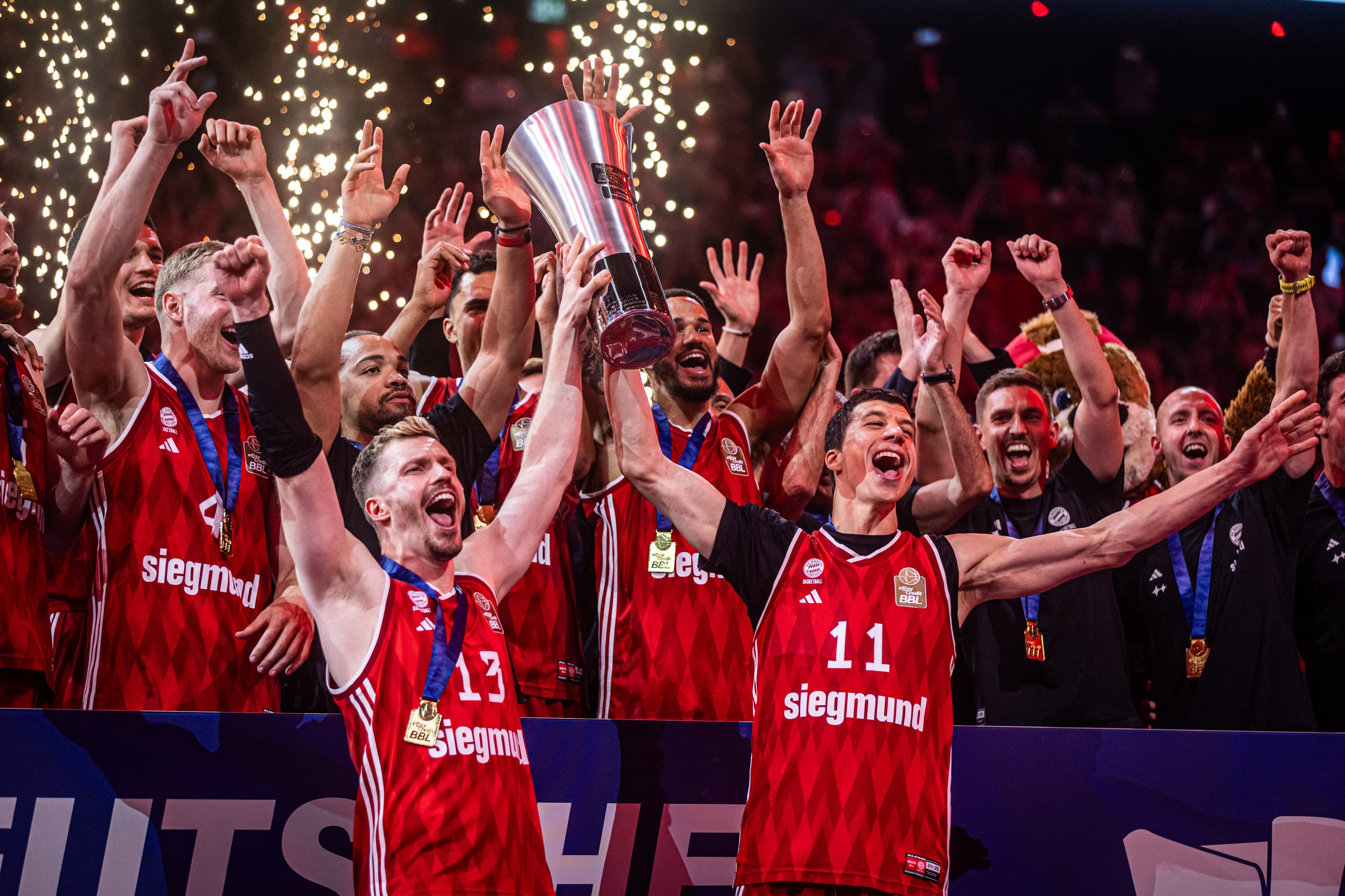 The 2024-25 easyCredit BBL champions are FC Bayern Munich, who won the final two games of the Finals to take down ratiopharm ulm 3-2. Bayern captured their seventh Bundesliga crown, defending their title from last season. Shabazz Napier was named Most Valuable Player of the Finals. The last weeks also saw Isaiah Hartenstein and the Oklahoma City Thunder win the NBA title. And the Ulm duo of Noa Essengue and Ben Saraf were both selected in the first round of the 2025 NBA Draft.