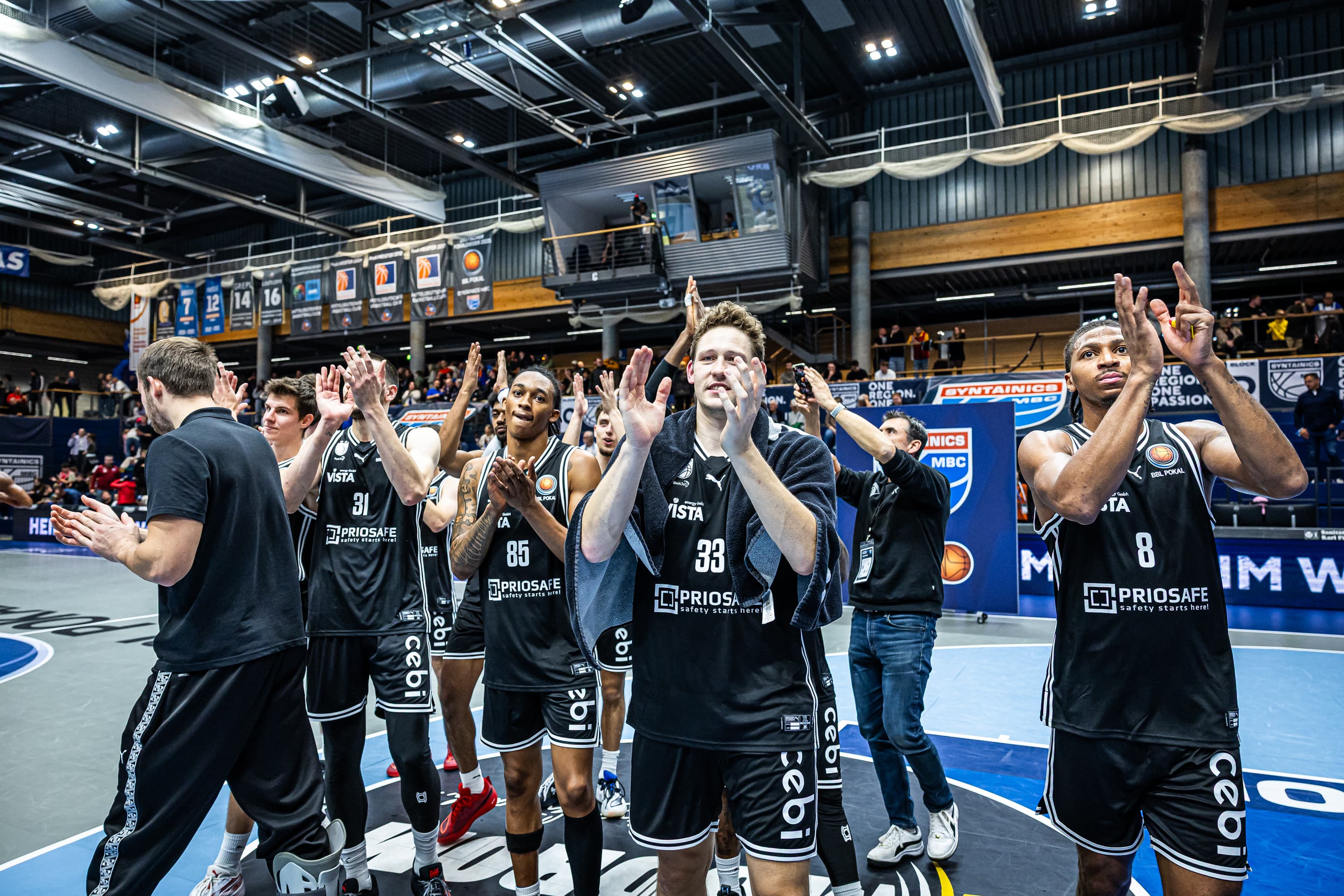 And then there were eight teams left … the Quarter-Finals of the German Cup are set after the Round of 16 saw holders SYNTAINICS MBC get eliminated by last season’s finalists BMA365 Bamberg Baskets. Both of the promoted teams VET-CONCEPT Gladiators Trier and Science City Jena are still alive while ALBA BERLIN rolled past ratiopharm ulm in a big-name matchup.
