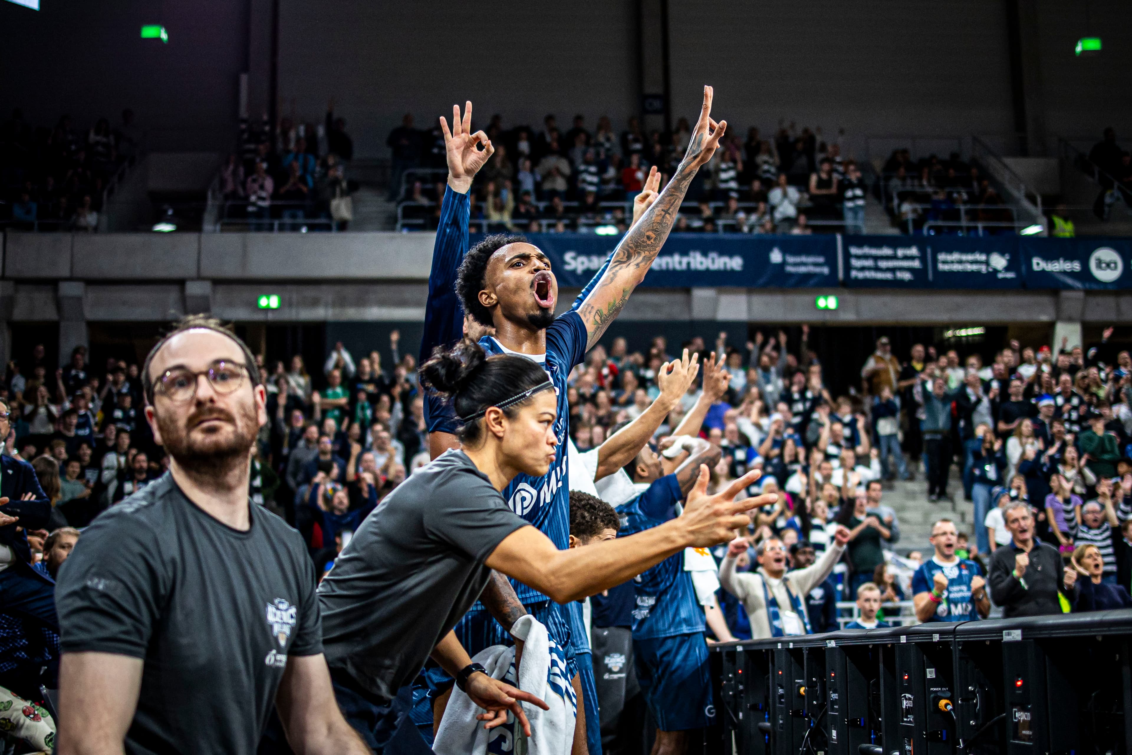 Nach zuletzt drei Niederlagen in Serie finden die MLP Academics Heidelberg in der easyCredit BBL zurück in die Erfolgsspur. Dank einer hellwachen wie aggressiven Verteidigung, die bei den Basketball Löwen Braunschweig satte 20 Ballverluste erzwingt, setzen sich die Schützlinge von Danny Jansson bereits vor der Pause ab und fahren den insgesamt erst zweiten Saisonerfolg ein. Die Niedersachsen indes warten weiterhin auf den ersten Auswärtssieg (0-4).