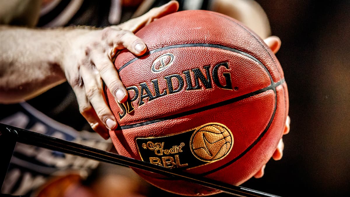 Klubs werden zum bilanziellen Abschluss der aktuellen Spielzeit 120 Mio. Euro umsetzen / Alle Vereine erhalten die Lizenz für die Saison 2018/2019 / Verfahren digitalisiert / "Professionell und detailliert aufbereitete Unterlagen unterstreichen Expertise an den Standorten"